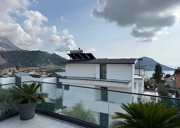 Kazarman, Kalkan'in Kalbinde Denize, Merkeze Villa Kalkan
